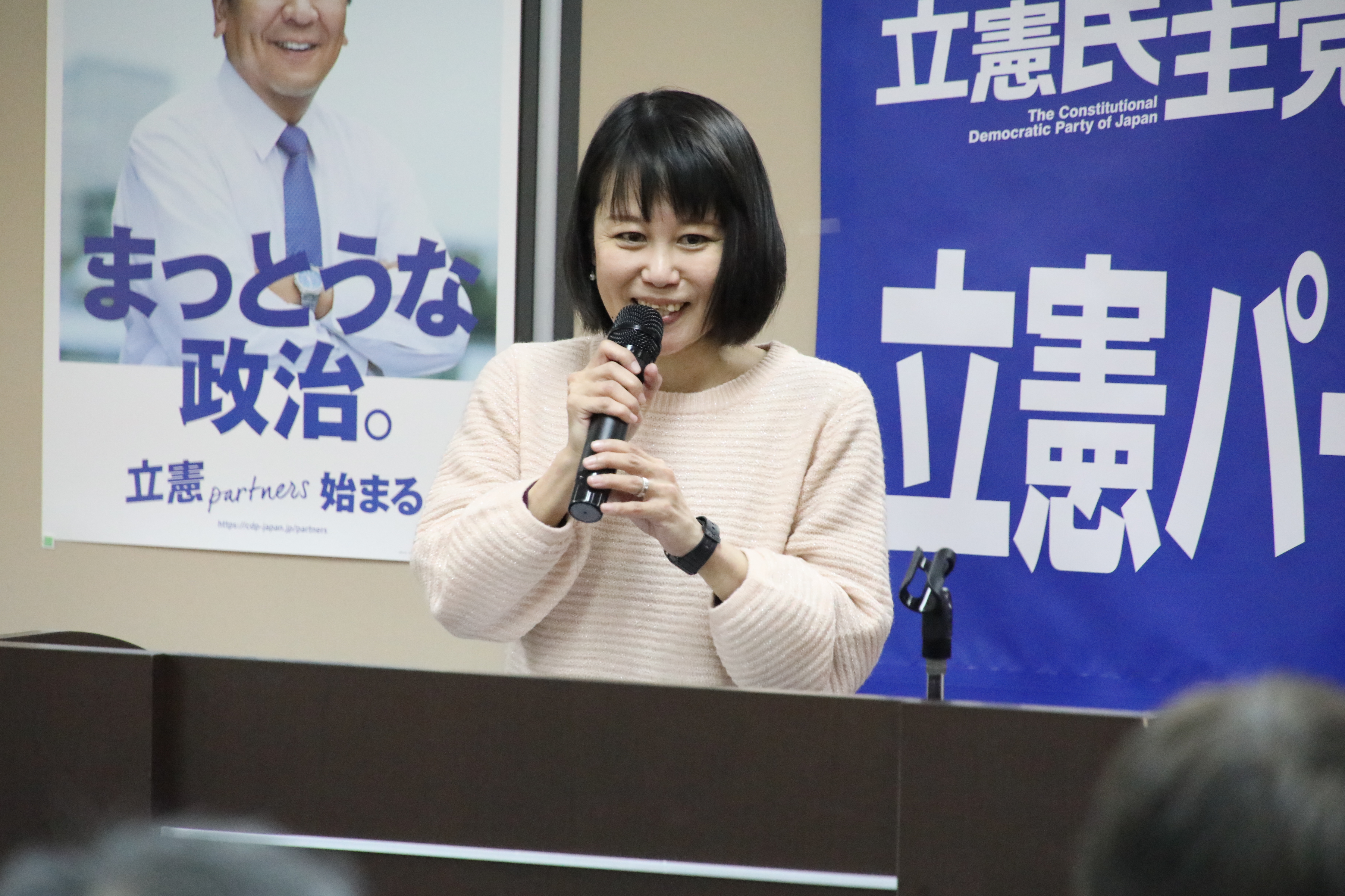 パートナーズ集会でスピーチする松尾氏